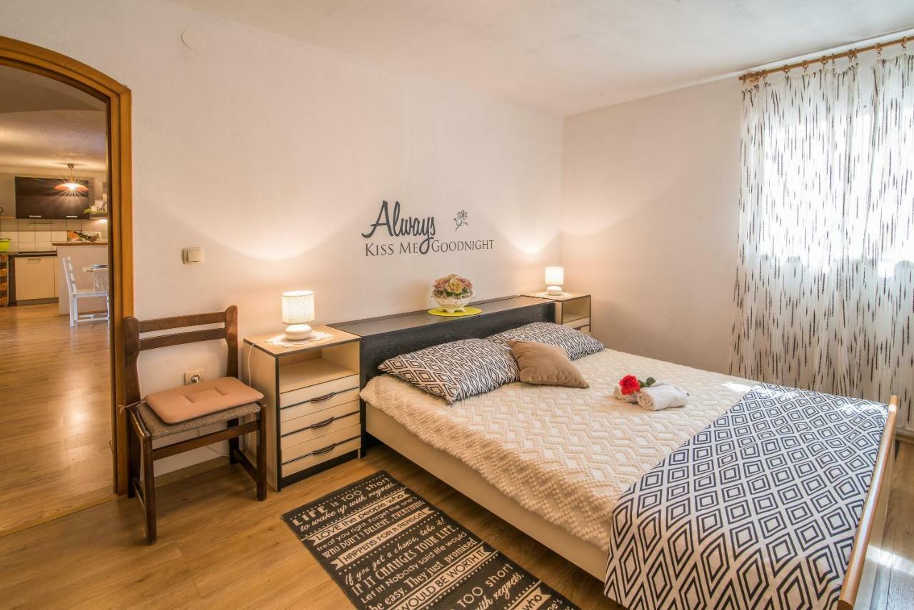 Apartmani Marija 말린스카 외부 사진